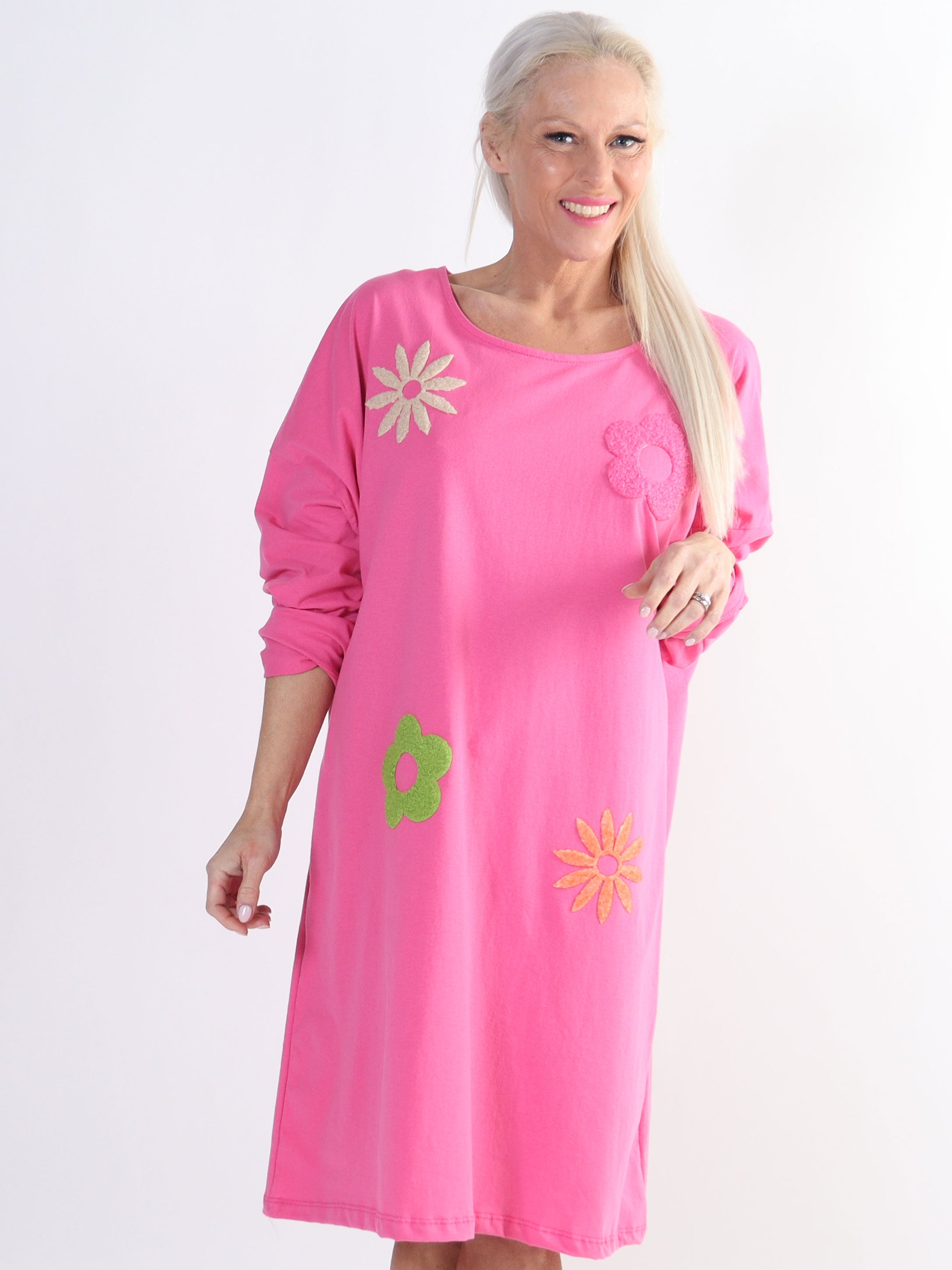 Susanna - Bomullsklänning i stora storlekar med färgade blommotiv